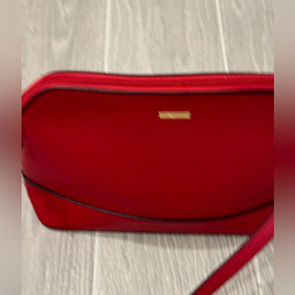 Elegant Red Women's Bag perfect condition 7/11 inch.